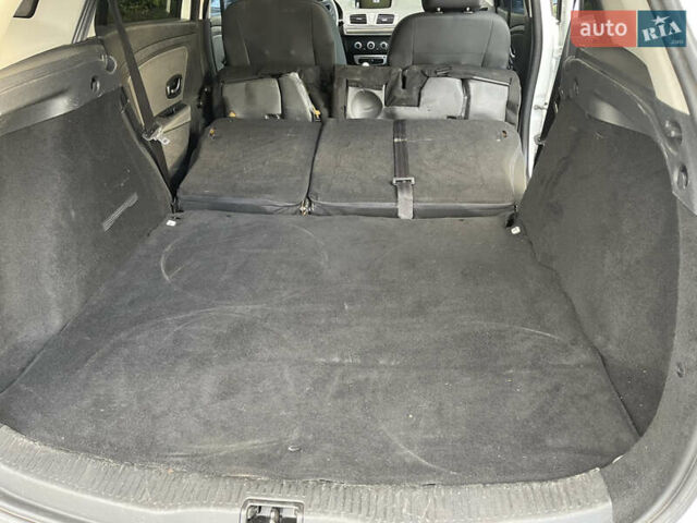 Белый Рено Меган, объемом двигателя 1.46 л и пробегом 255 тыс. км за 8500 $, фото 23 на Automoto.ua