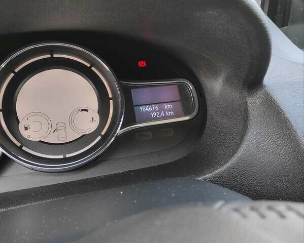 Белый Рено Меган, объемом двигателя 1.5 л и пробегом 300 тыс. км за 9000 $, фото 7 на Automoto.ua