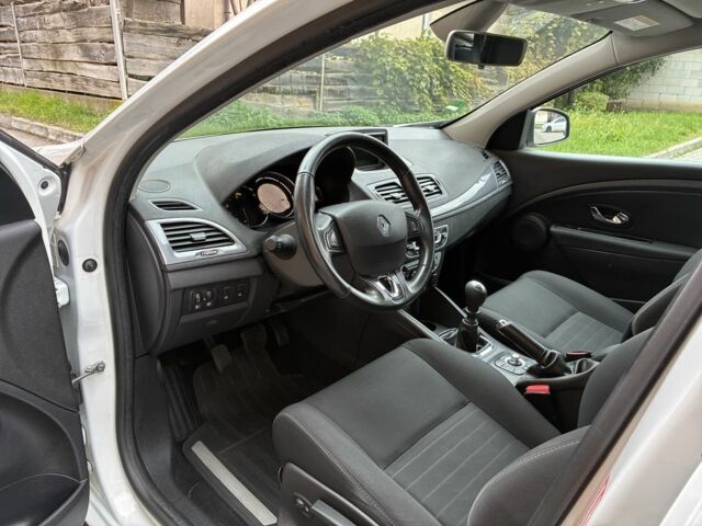 Белый Рено Меган, объемом двигателя 1.5 л и пробегом 279 тыс. км за 9900 $, фото 2 на Automoto.ua