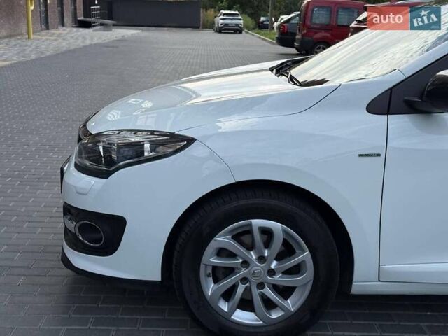 Белый Рено Меган, объемом двигателя 1.49 л и пробегом 317 тыс. км за 8800 $, фото 5 на Automoto.ua