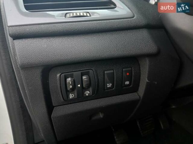 Белый Рено Меган, объемом двигателя 1.5 л и пробегом 149 тыс. км за 9600 $, фото 58 на Automoto.ua