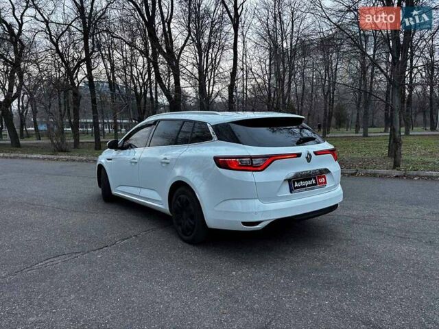 Белый Рено Меган, объемом двигателя 1.5 л и пробегом 233 тыс. км за 10990 $, фото 2 на Automoto.ua