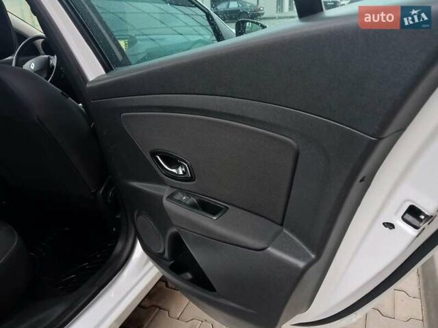 Белый Рено Меган, объемом двигателя 1.5 л и пробегом 149 тыс. км за 9600 $, фото 42 на Automoto.ua