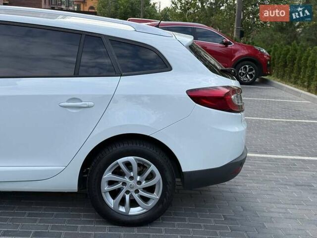 Белый Рено Меган, объемом двигателя 1.49 л и пробегом 317 тыс. км за 8800 $, фото 7 на Automoto.ua