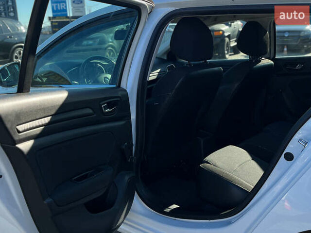 Білий Рено Меган, об'ємом двигуна 1.46 л та пробігом 184 тис. км за 11300 $, фото 22 на Automoto.ua