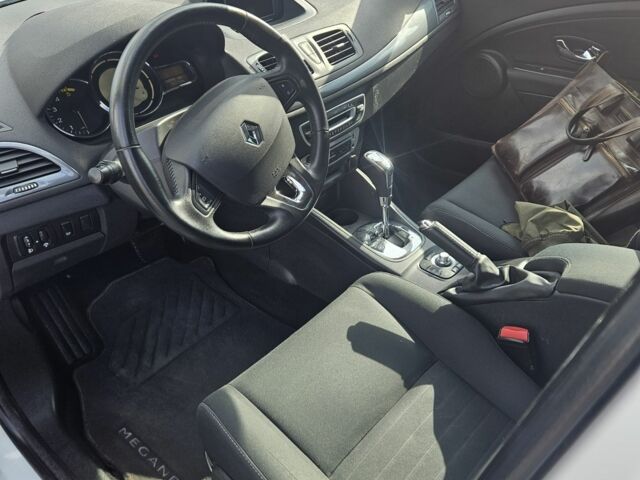 Белый Рено Меган, объемом двигателя 0 л и пробегом 164 тыс. км за 9400 $, фото 6 на Automoto.ua