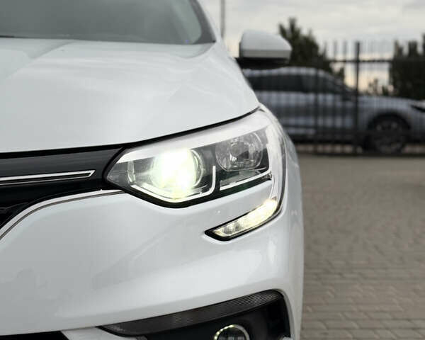 Белый Рено Меган, объемом двигателя 1.46 л и пробегом 193 тыс. км за 10899 $, фото 2 на Automoto.ua