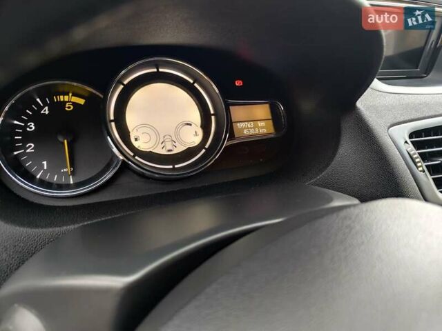 Белый Рено Меган, объемом двигателя 1.46 л и пробегом 202 тыс. км за 9500 $, фото 20 на Automoto.ua