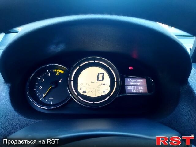 Белый Рено Меган, объемом двигателя 1.5 л и пробегом 236 тыс. км за 9200 $, фото 12 на Automoto.ua