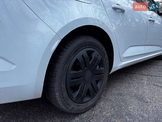 Белый Рено Меган, объемом двигателя 1.5 л и пробегом 233 тыс. км за 10990 $, фото 10 на Automoto.ua