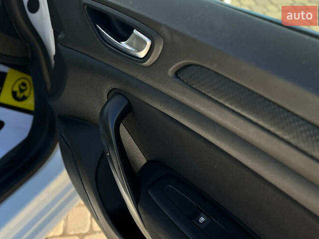 Білий Рено Меган, об'ємом двигуна 1.46 л та пробігом 184 тис. км за 11300 $, фото 21 на Automoto.ua