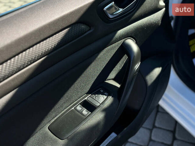 Білий Рено Меган, об'ємом двигуна 1.46 л та пробігом 184 тис. км за 11300 $, фото 9 на Automoto.ua