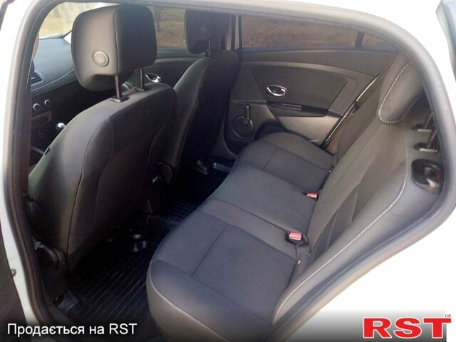 Белый Рено Меган, объемом двигателя 1.5 л и пробегом 236 тыс. км за 9200 $, фото 9 на Automoto.ua