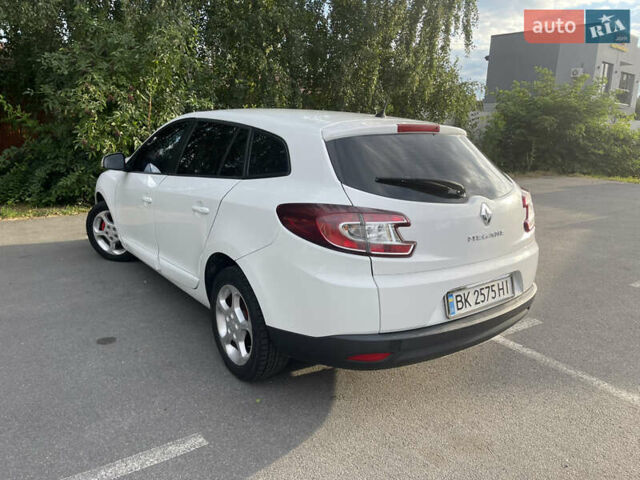 Белый Рено Меган, объемом двигателя 1.46 л и пробегом 246 тыс. км за 8900 $, фото 4 на Automoto.ua