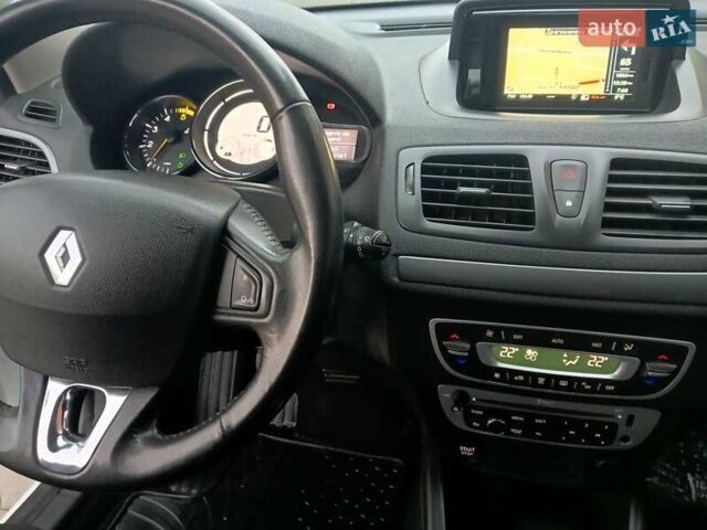 Белый Рено Меган, объемом двигателя 1.5 л и пробегом 149 тыс. км за 9600 $, фото 60 на Automoto.ua