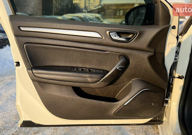 Белый Рено Меган, объемом двигателя 1.46 л и пробегом 226 тыс. км за 13300 $, фото 16 на Automoto.ua
