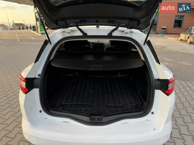 Белый Рено Меган, объемом двигателя 1.46 л и пробегом 227 тыс. км за 10900 $, фото 29 на Automoto.ua