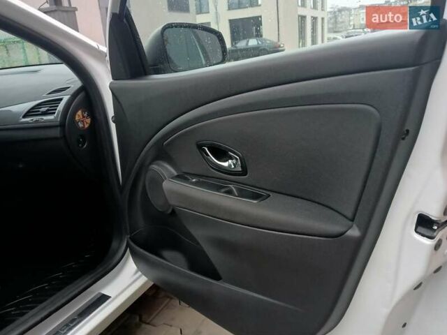 Белый Рено Меган, объемом двигателя 1.5 л и пробегом 149 тыс. км за 9600 $, фото 44 на Automoto.ua