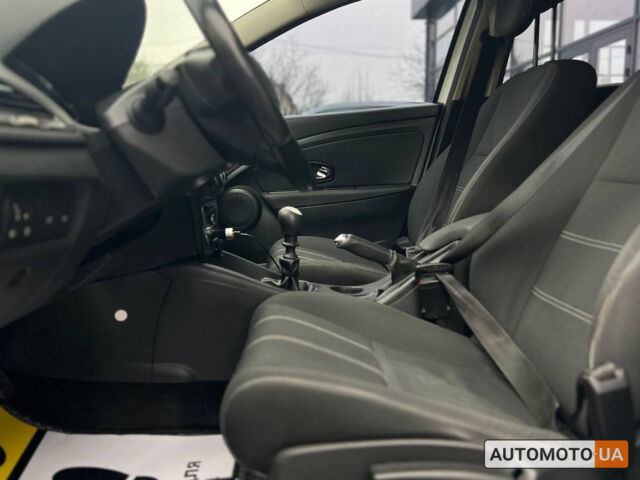 Білий Рено Меган, об'ємом двигуна 1.5 л та пробігом 235 тис. км за 8990 $, фото 9 на Automoto.ua