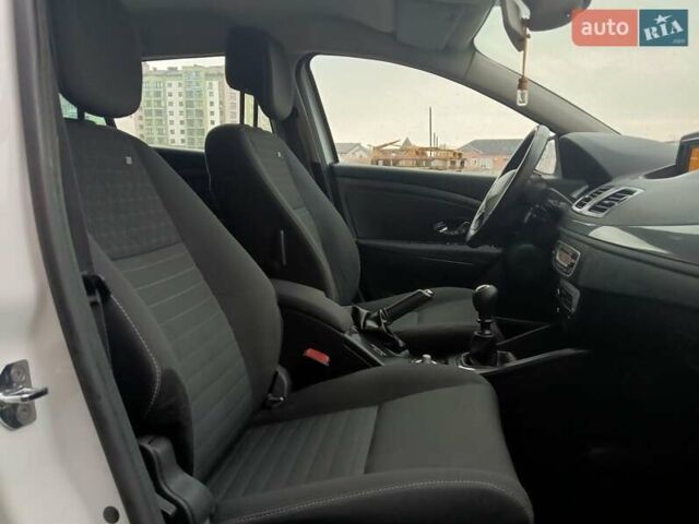 Белый Рено Меган, объемом двигателя 1.5 л и пробегом 149 тыс. км за 9600 $, фото 46 на Automoto.ua