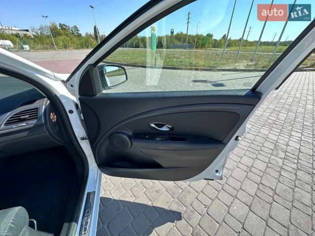 Білий Рено Меган, об'ємом двигуна 1.49 л та пробігом 230 тис. км за 9400 $, фото 29 на Automoto.ua