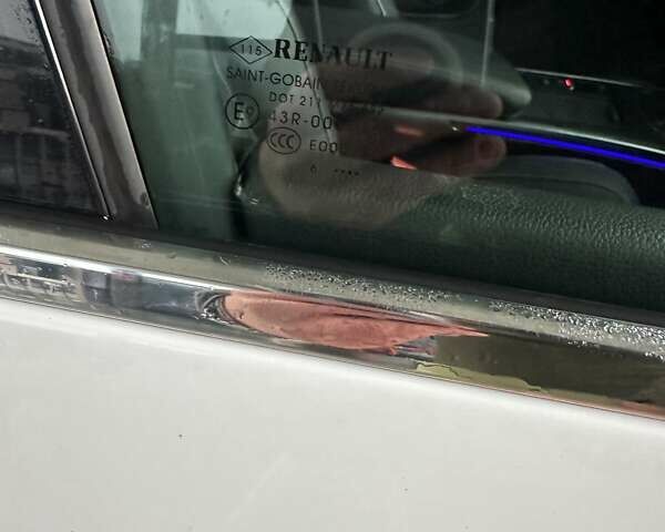 Білий Рено Меган, об'ємом двигуна 1.46 л та пробігом 224 тис. км за 11999 $, фото 17 на Automoto.ua