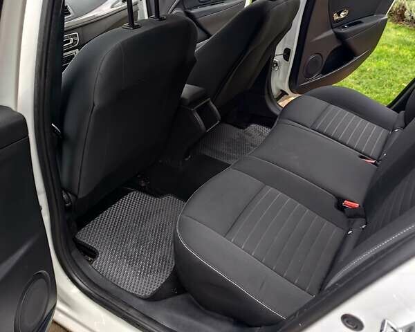 Белый Рено Меган, объемом двигателя 1.46 л и пробегом 202 тыс. км за 9500 $, фото 9 на Automoto.ua