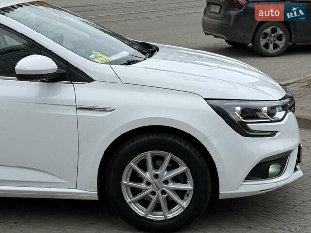 Белый Рено Меган, объемом двигателя 1.46 л и пробегом 148 тыс. км за 14500 $, фото 4 на Automoto.ua