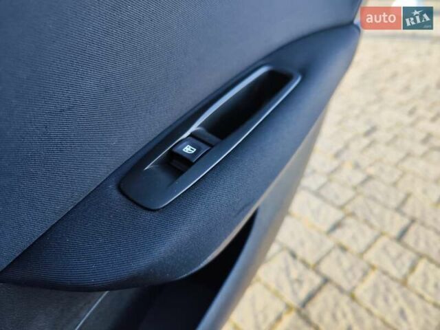 Белый Рено Меган, объемом двигателя 1.46 л и пробегом 200 тыс. км за 11999 $, фото 85 на Automoto.ua