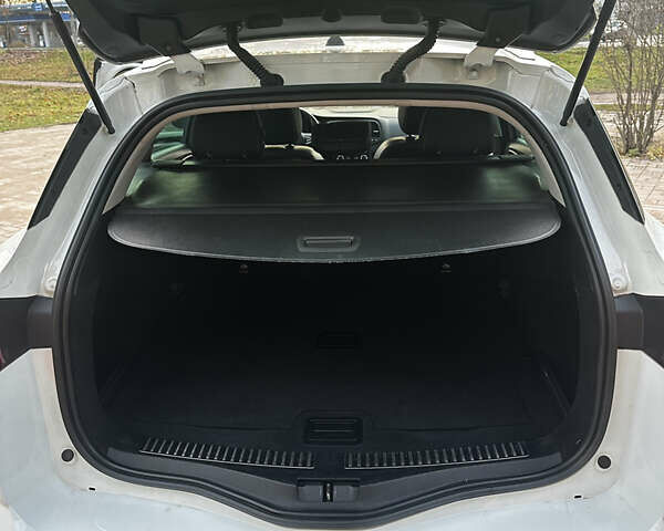 Білий Рено Меган, об'ємом двигуна 1.6 л та пробігом 220 тис. км за 11800 $, фото 13 на Automoto.ua