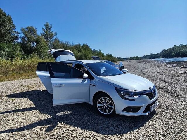 Белый Рено Меган, объемом двигателя 1.5 л и пробегом 240 тыс. км за 12500 $, фото 2 на Automoto.ua