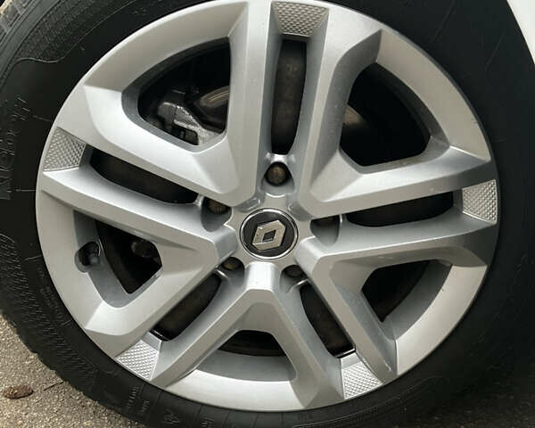 Белый Рено Меган, объемом двигателя 1.5 л и пробегом 213 тыс. км за 9999 $, фото 2 на Automoto.ua