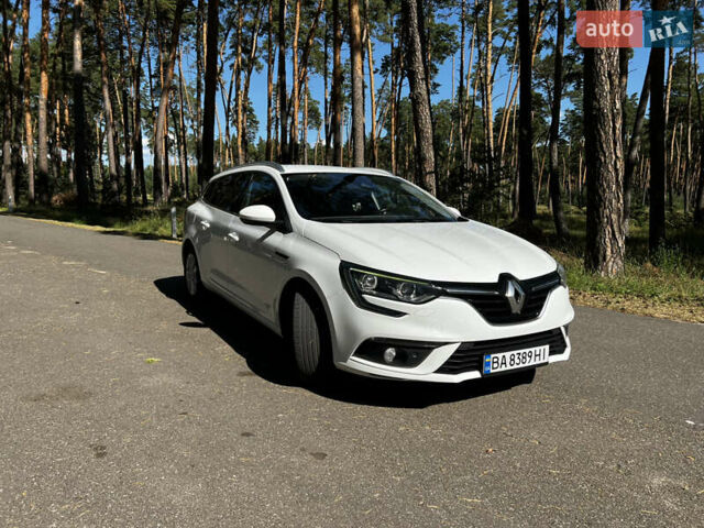Белый Рено Меган, объемом двигателя 1.46 л и пробегом 185 тыс. км за 13200 $, фото 1 на Automoto.ua