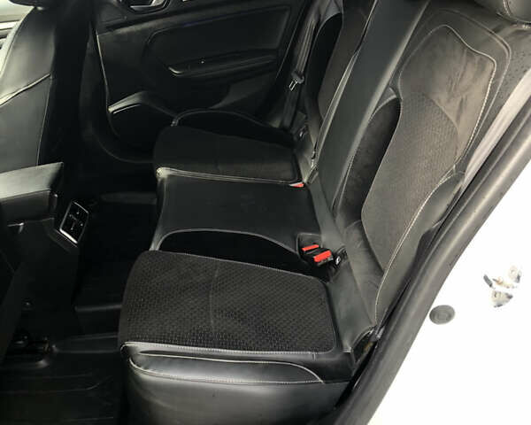 Белый Рено Меган, объемом двигателя 1.5 л и пробегом 150 тыс. км за 14290 $, фото 95 на Automoto.ua