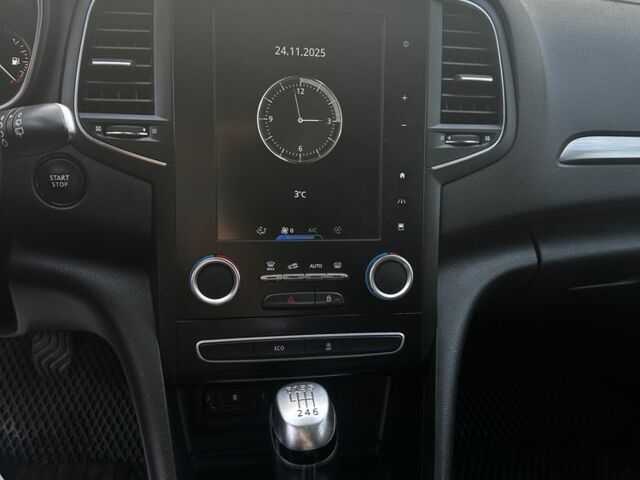 Белый Рено Меган, объемом двигателя 1.6 л и пробегом 195 тыс. км за 11800 $, фото 11 на Automoto.ua