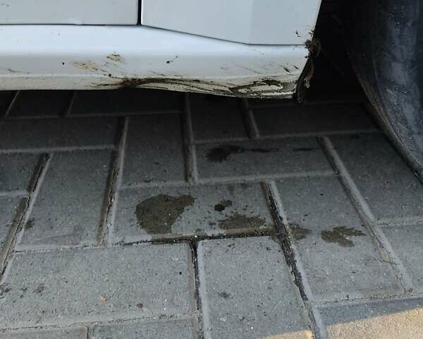 Белый Рено Меган, объемом двигателя 1.46 л и пробегом 230 тыс. км за 11800 $, фото 4 на Automoto.ua