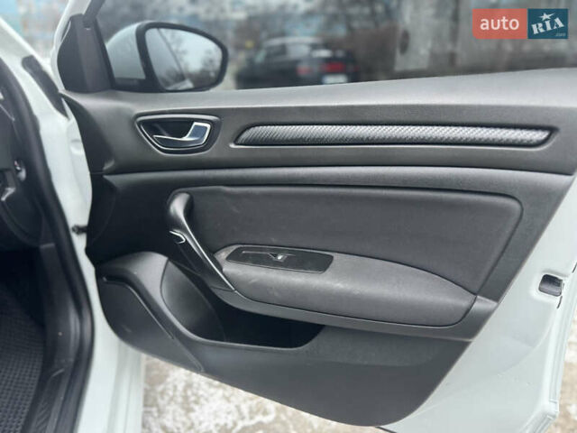 Білий Рено Меган, об'ємом двигуна 1.5 л та пробігом 170 тис. км за 10700 $, фото 8 на Automoto.ua