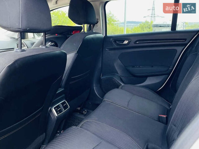 Белый Рено Меган, объемом двигателя 1.46 л и пробегом 233 тыс. км за 12099 $, фото 12 на Automoto.ua