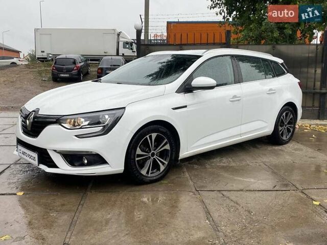Белый Рено Меган, объемом двигателя 1.46 л и пробегом 197 тыс. км за 12490 $, фото 2 на Automoto.ua