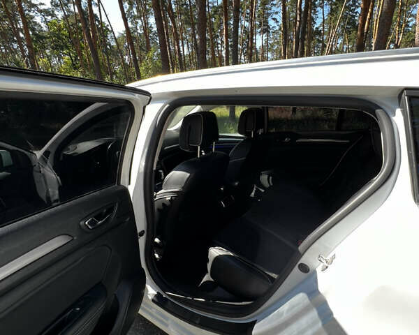 Белый Рено Меган, объемом двигателя 1.46 л и пробегом 185 тыс. км за 13200 $, фото 9 на Automoto.ua