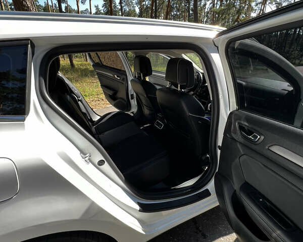 Белый Рено Меган, объемом двигателя 1.46 л и пробегом 185 тыс. км за 13200 $, фото 11 на Automoto.ua