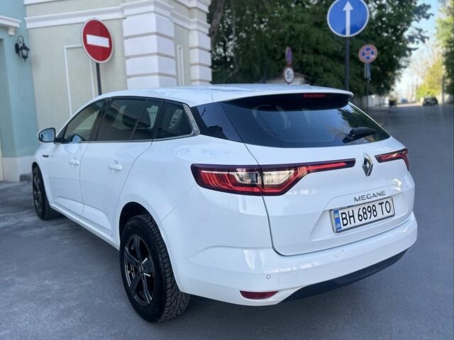 Белый Рено Меган, объемом двигателя 1.5 л и пробегом 150 тыс. км за 10900 $, фото 6 на Automoto.ua
