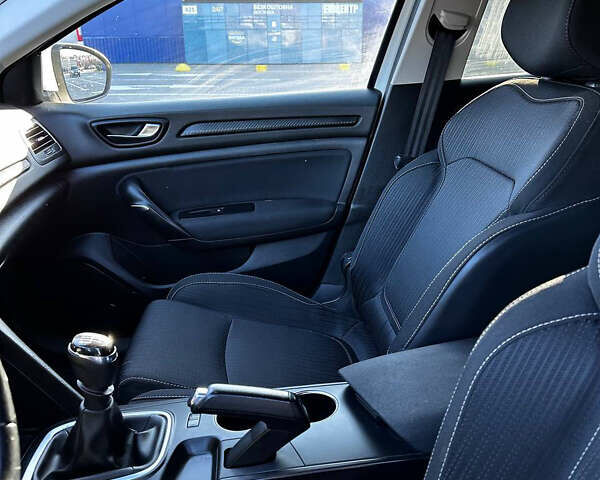 Білий Рено Меган, об'ємом двигуна 1.46 л та пробігом 257 тис. км за 13500 $, фото 11 на Automoto.ua