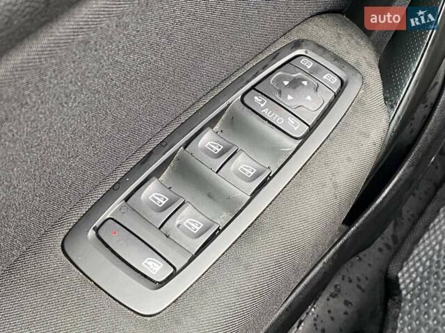 Белый Рено Меган, объемом двигателя 1.46 л и пробегом 197 тыс. км за 12490 $, фото 25 на Automoto.ua