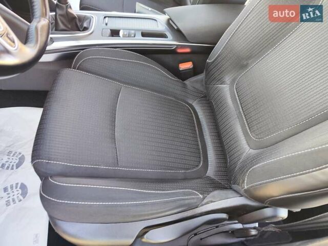 Белый Рено Меган, объемом двигателя 1.46 л и пробегом 200 тыс. км за 11999 $, фото 67 на Automoto.ua