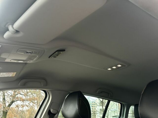 Белый Рено Меган, объемом двигателя 1.6 л и пробегом 195 тыс. км за 11800 $, фото 17 на Automoto.ua