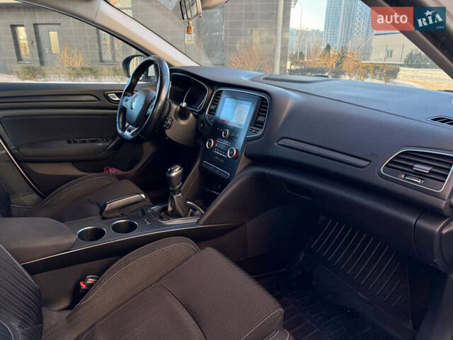 Белый Рено Меган, объемом двигателя 1.46 л и пробегом 259 тыс. км за 11300 $, фото 17 на Automoto.ua