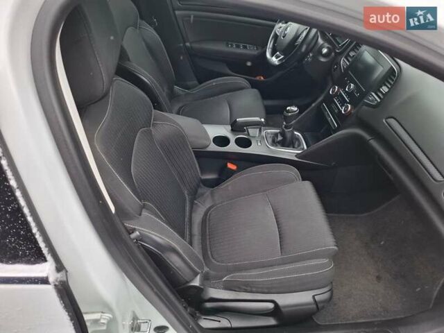 Білий Рено Меган, об'ємом двигуна 1.46 л та пробігом 200 тис. км за 11695 $, фото 10 на Automoto.ua