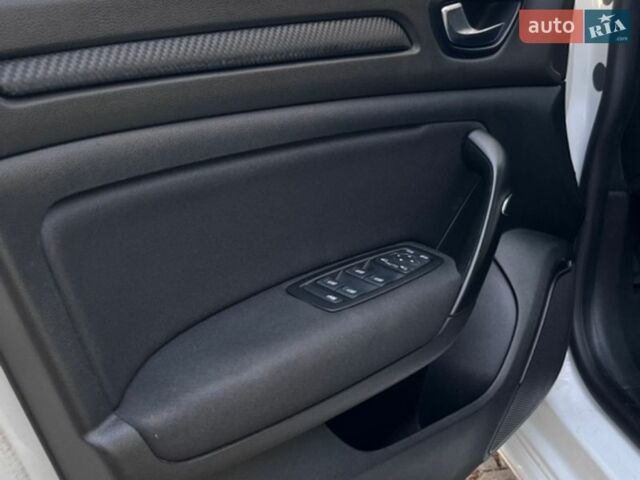 Белый Рено Меган, объемом двигателя 1.46 л и пробегом 260 тыс. км за 13900 $, фото 14 на Automoto.ua