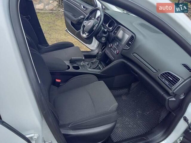 Белый Рено Меган, объемом двигателя 1.46 л и пробегом 251 тыс. км за 12400 $, фото 19 на Automoto.ua